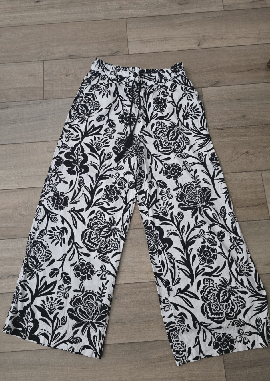 Black & White Floral Wide-Leg Pants